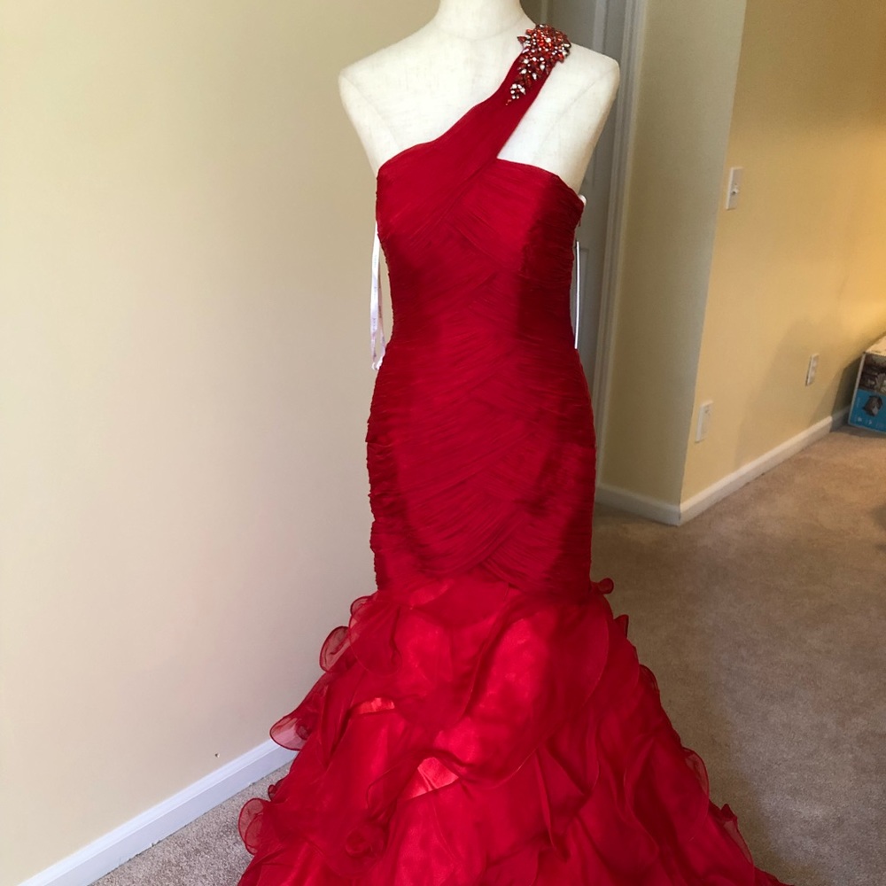 BRAND NEW WITH TAGS Jovani Red Prom Gown
